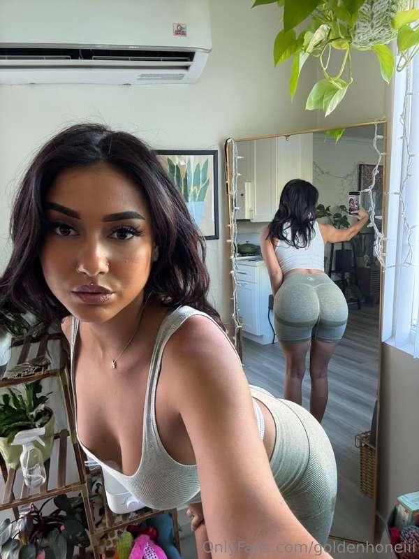 going live in 3 hours make sure you come play w me 😋