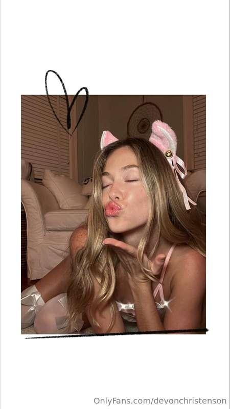 🎃 Halloween poll is up! 👀 Which costume should I wear? 🧹 The..