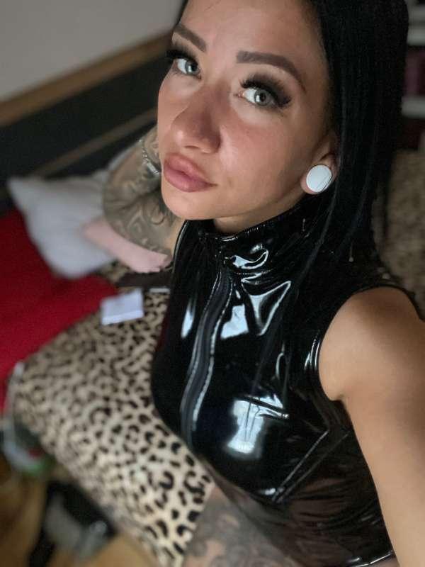 lack und leder mag doch jeder 😏