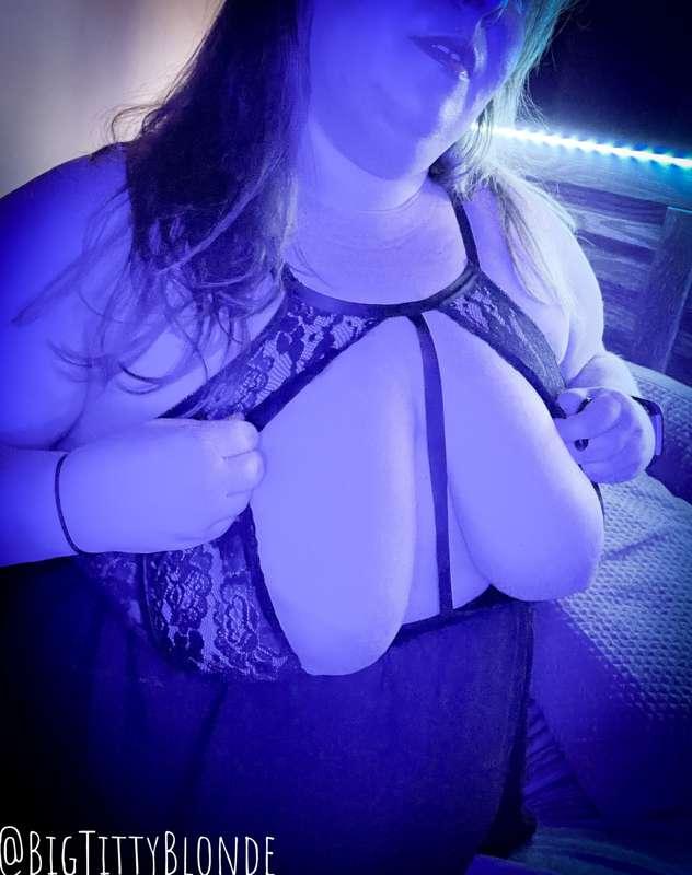 Good morning sunshine 😘

#tits #boobs #bigtits #nipples #babe #female #pussy #lingerie #sexy #blonde #fetish #feet #bbw #longhair #thick #bbw #naughty #ass #thickthighs #blowjob #porn #fyp 