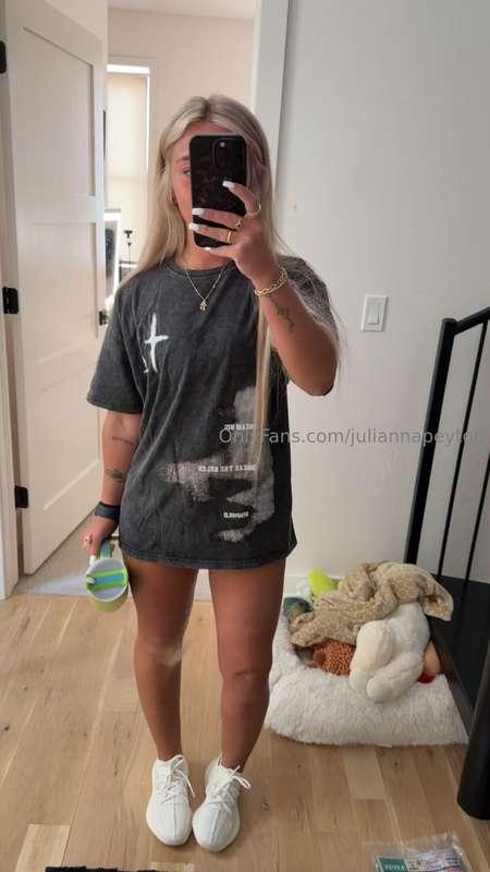 Body’s a 10, attitude’s filthier 💅🏼