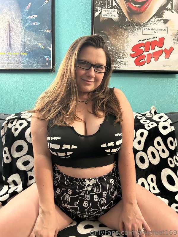 Come watch scary movies with me 