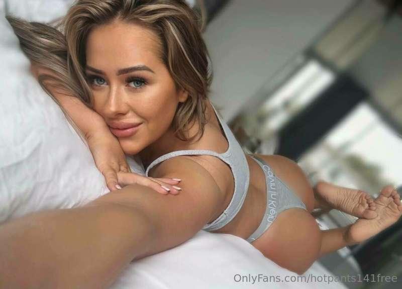 Go say Hi to my babe Rosie, she’s always Horny 💦😈
@rosierend..