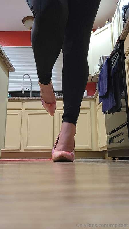 👠Wear my heel boys at??👠

Had these on and was standing for ..