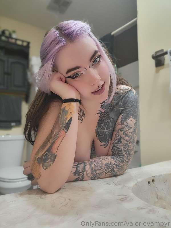 Just some casual bathroom selfies:D