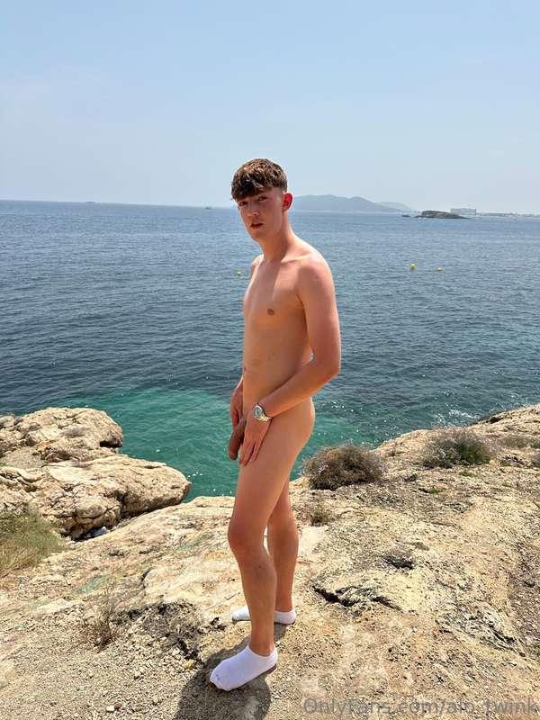 Kneel and make he hard 😈🍆