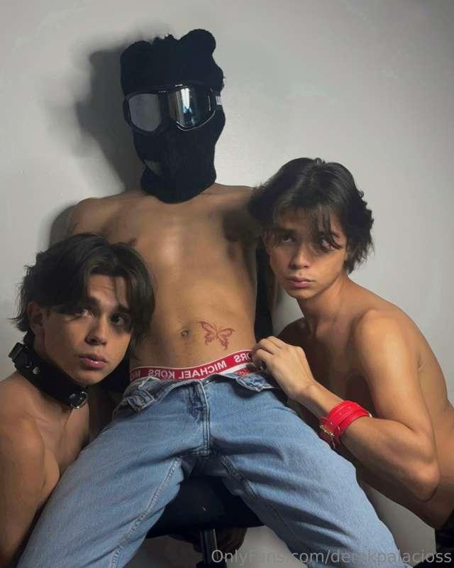 I thought you guys would enjoy a creative kinky pic I made (..