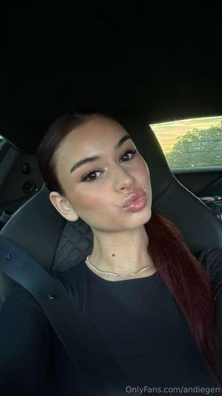 gimmie a kiss 😚