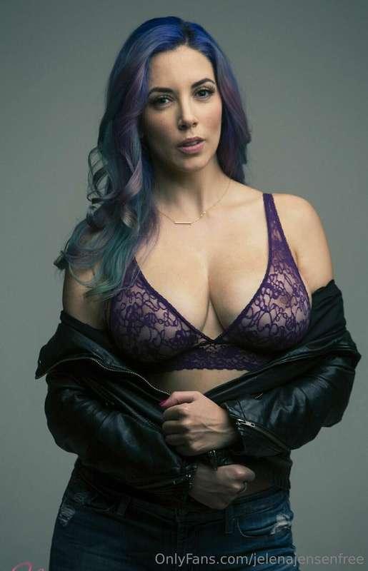 Feeling like a bad girl in this outfit! 😈 @jelenajensen