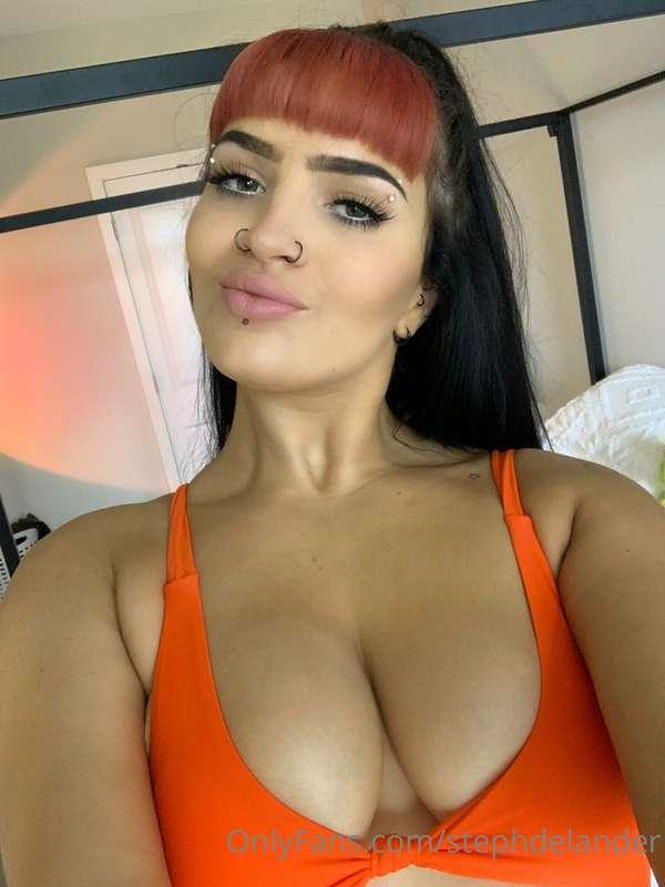 Creating custom content all day today !! Slide into those DM..