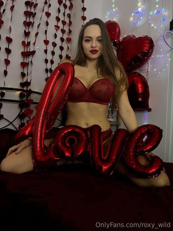 On Valentine's Day❤️, I'm ready to be your hottest surprise😍..