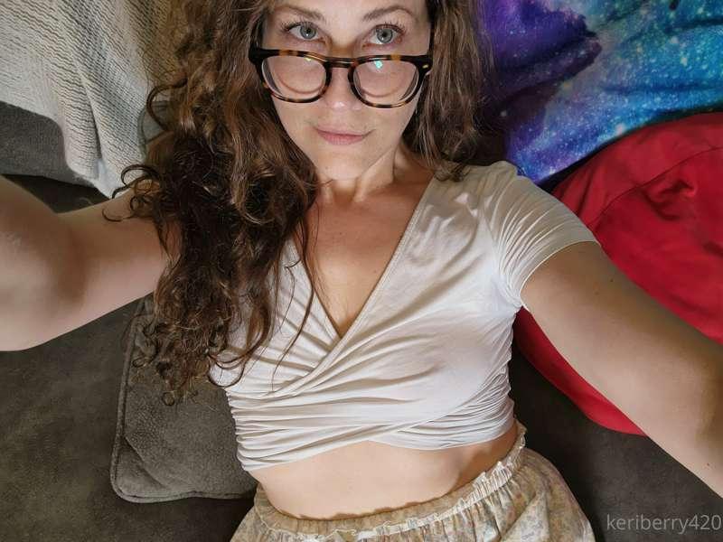 Look at me while I finger my ass 💋