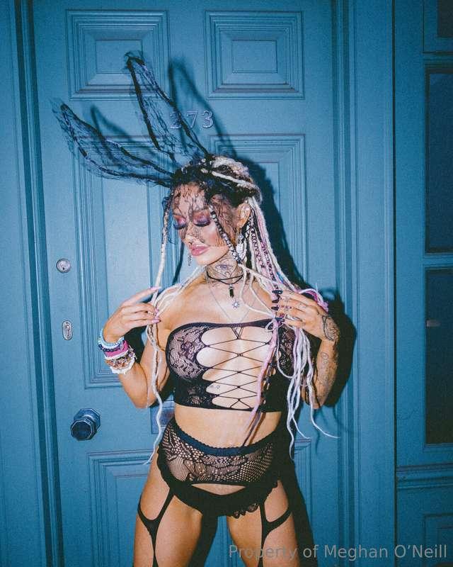 How sexy do I look in this lingerie? 🥵