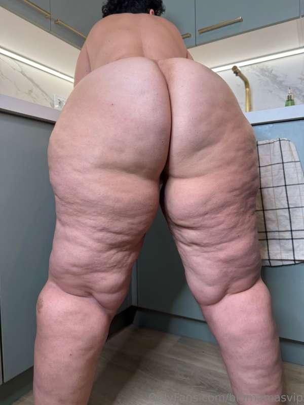 Bend me over the counter and have your way with me 🥵