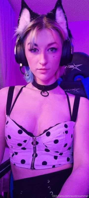 🖤 After stream strip down. I was so ready to get in my pajam..