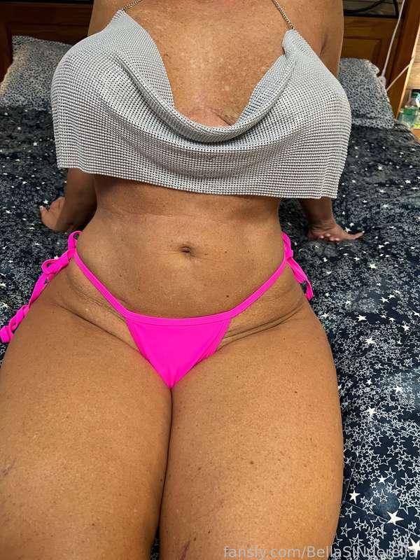 Unlock this post and you will find me fingering my pretty pink pussy.  You waited all week for it....go ahead.  Open it up.
#MILF #pussy #clit #pink #finger #wet #fatass #pawg 