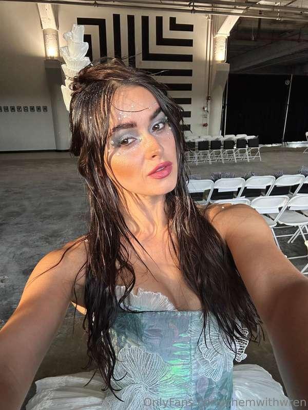 Do you guys like when I show my looks from my shoots? I saw ..