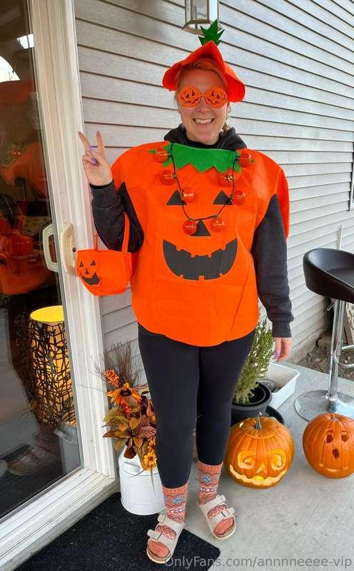 Yes, I went trick or treating to my moms house! 😆
Halloween ..