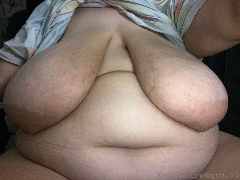 bigtittybi1 image #0