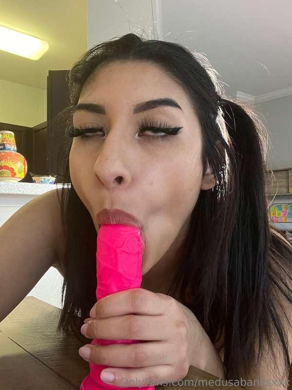 send me memes, i need a laugh hehe