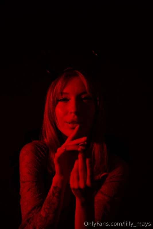 The darkness is thickening... and I'm taking the stage in my..