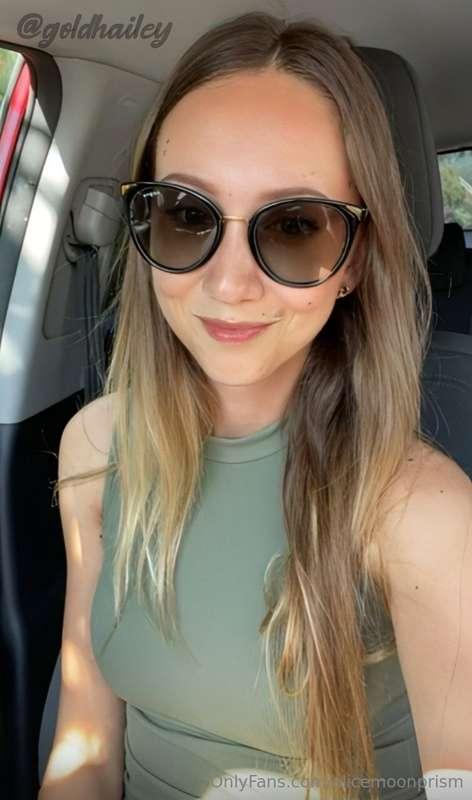 ## 🤩 Cʜᴀrᴍɪɴɢ ᴀɴᴅ ᴄᴀᴘᴛɪᴠᴀᴛɪɴɢ😎💋 @GOLDHAILEY 💋😎𝗻𝗲𝗲𝗱𝘀 𝘁𝗼 𝘀𝗵𝗮𝗿𝗲..