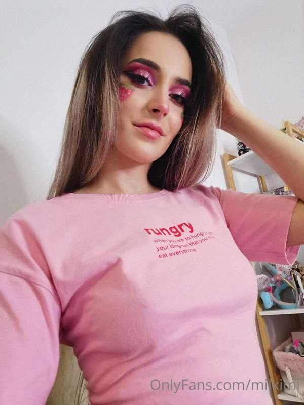 I like how I look wearing pink, what do you think?💕