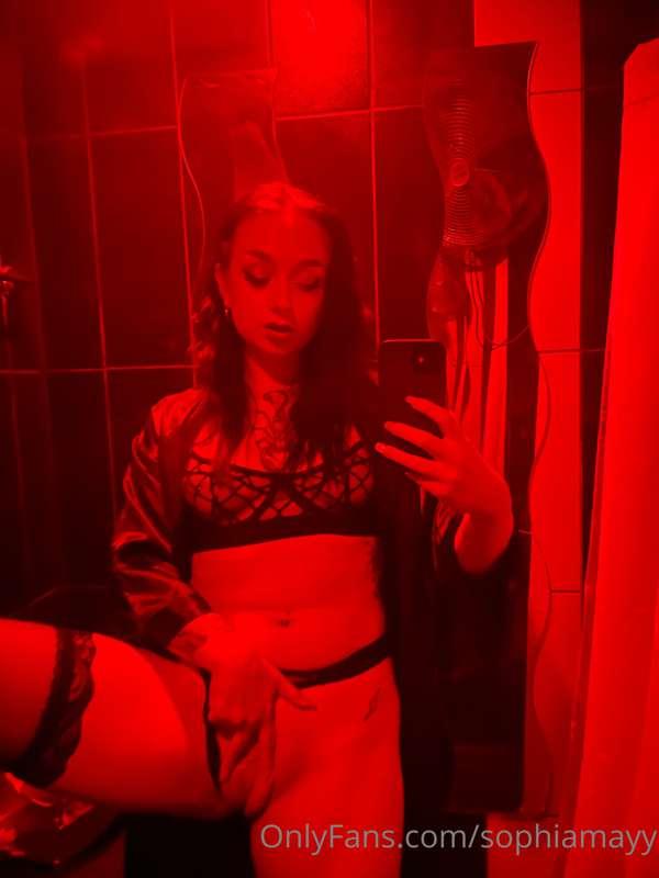 Swipe to pull my bra down 😜