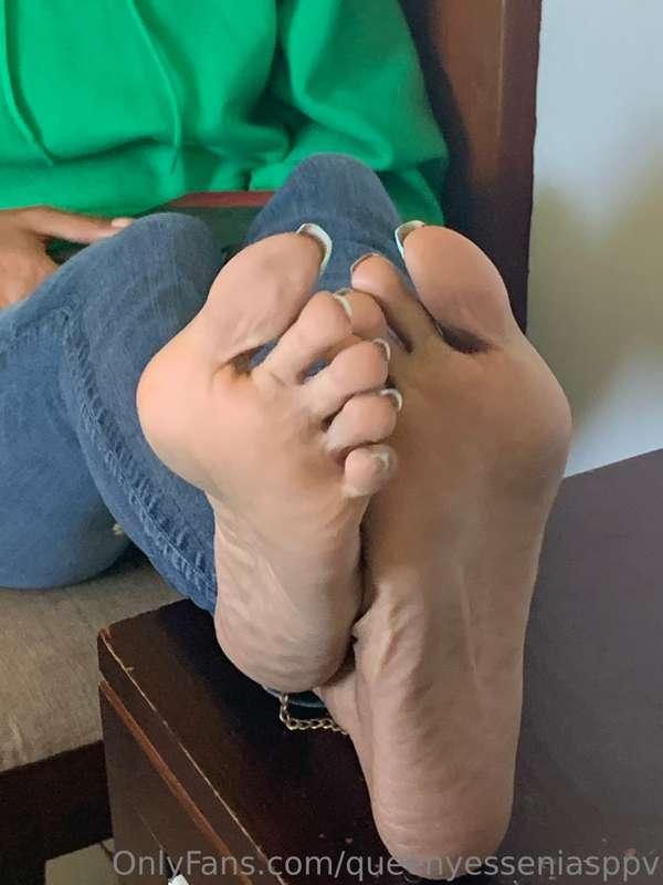 I’m going live tonight at Midnight. Going to do some foot wo..