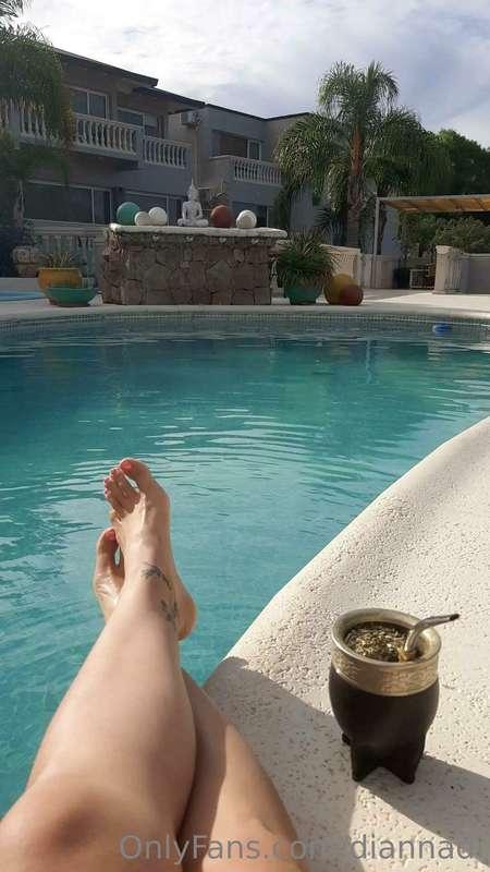 Summer, my favorite season!☀️❤
Sun, pool and you...😈 Tell me..
