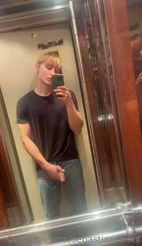 Would u suck me in the elevator???