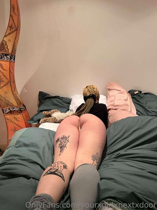 Come jump in my bed with me👅😬