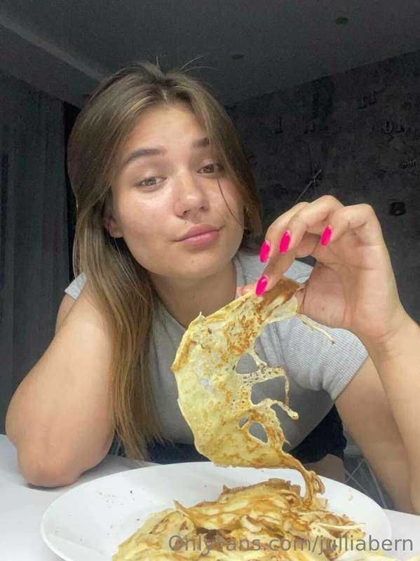The worst part of being single is you need to eat alone all ..