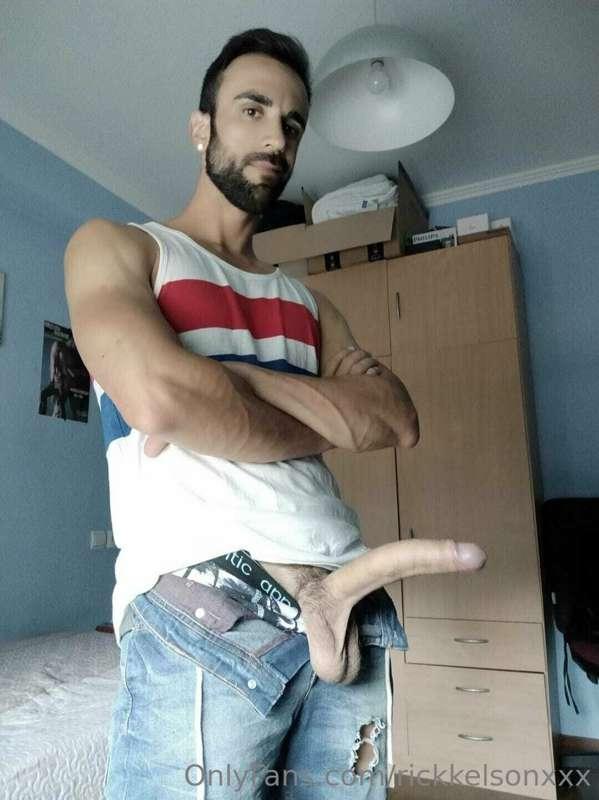 My friend @zeusray22 is a famous porn actor from Spain 🇪🇦  H..