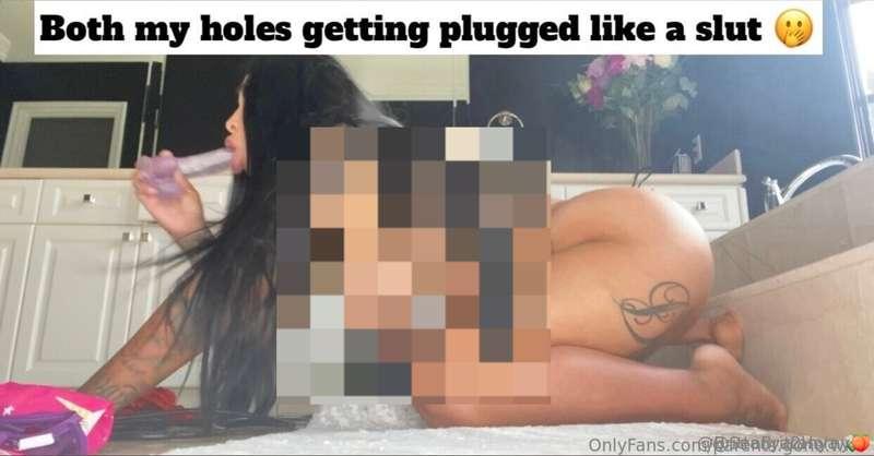 Plug both my holes like a good cheap $3 slut🍆🍆