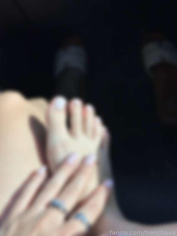 pink sparkly glittery toes 💗✨

#feet #toes #soles #cute #pedicure #pinktoes #glitter #feetfetish #goddess #foot #footworship 