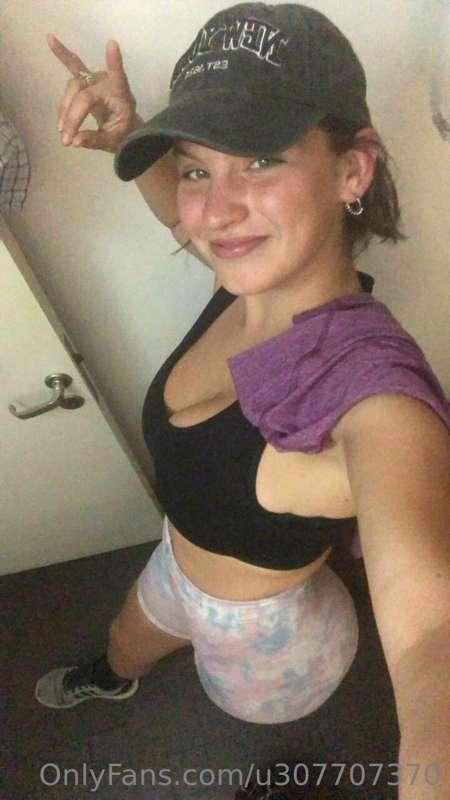 breaking some sweat at the gym 💪 how're you starting your we..