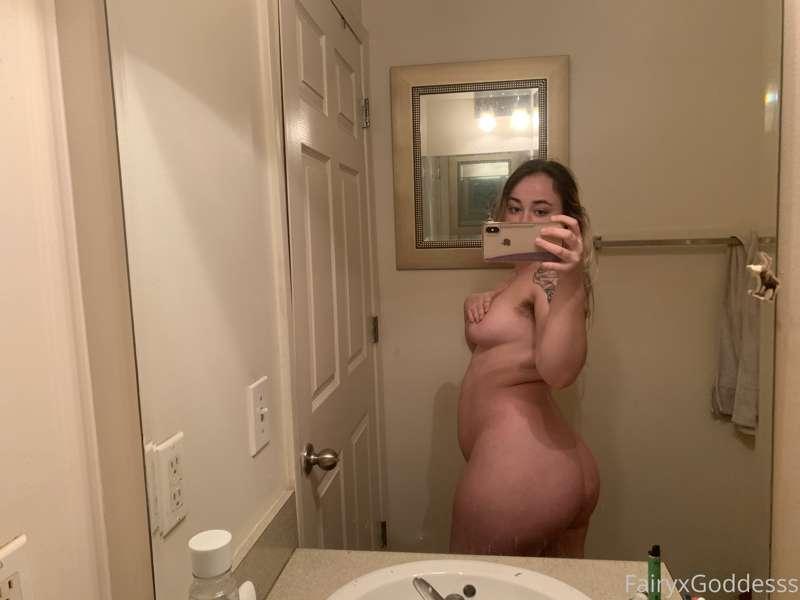 Happy hump day! ❣️🍑