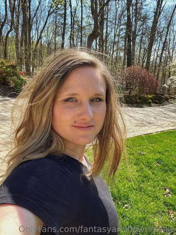 Windy day but got that hair under control. Bet you won’t gue..