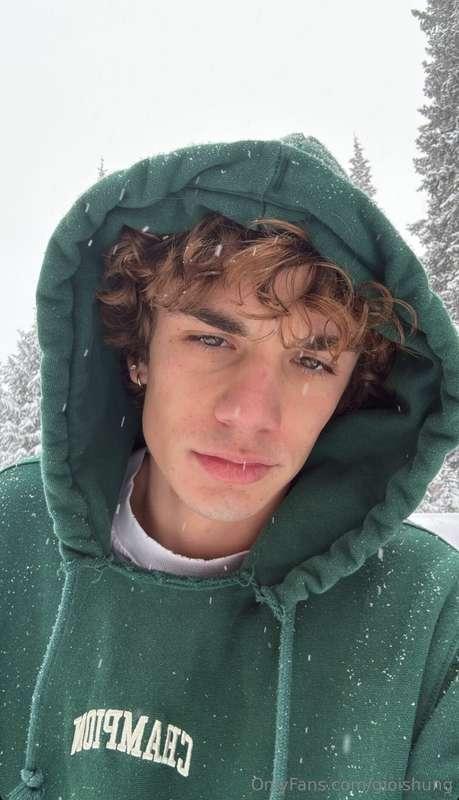 Baby it's cold outside 🥶🎶🎶But we can be warm by the fire tog..