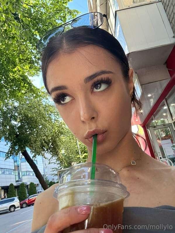 That's the kind of flirtatious look I'm having here 🤭 I don'..