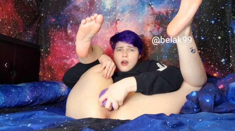 My new galaxy dildo feels sooo good 🤤🌌 Watch me finger mysel..