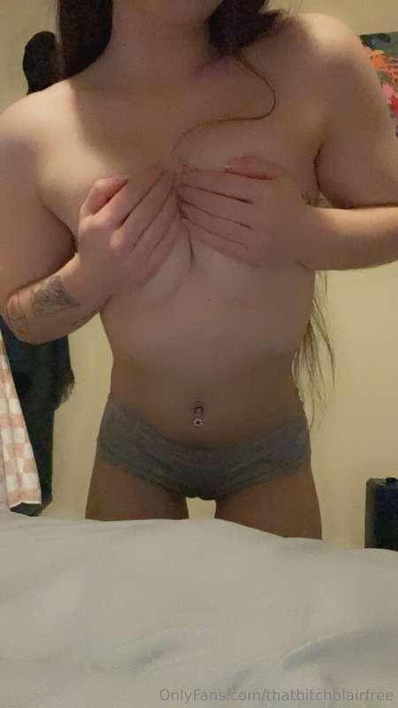 Send a tip if you want me to move my hands😘