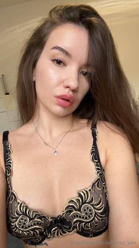 💦🥵💦 this pretty girl is always horny and knows how to make y..