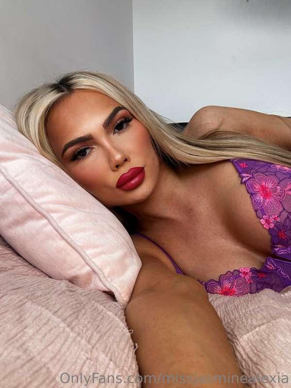 Dm me some of your customs 💝xx