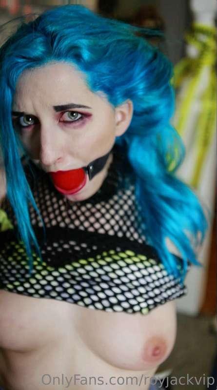 Gotta be honest - the whole "pouty innocence" act? Not going..
