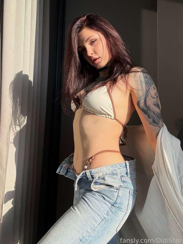 I catch the sun's rays and your glances, I like the latter more 😏 @DidiStar 