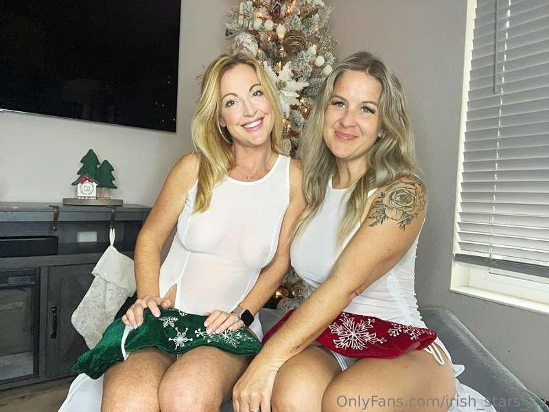 Two milfs under the tree 🌲 Ready to give us the white Christ..