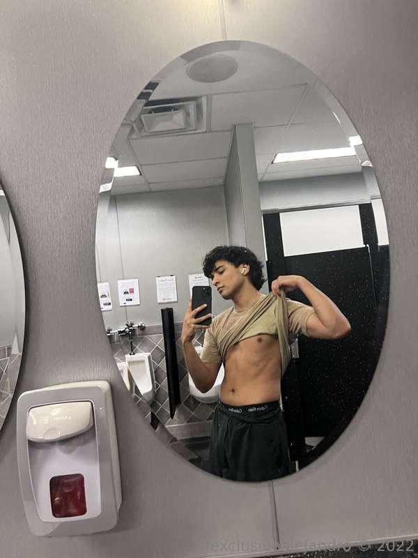 exclusivealejandro image #0