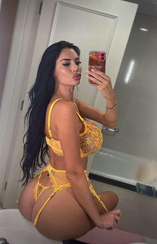 Do you love BIG BOOBS & BOOTY? 🥵🥵 sub now @domme_yvonne#ADve..
